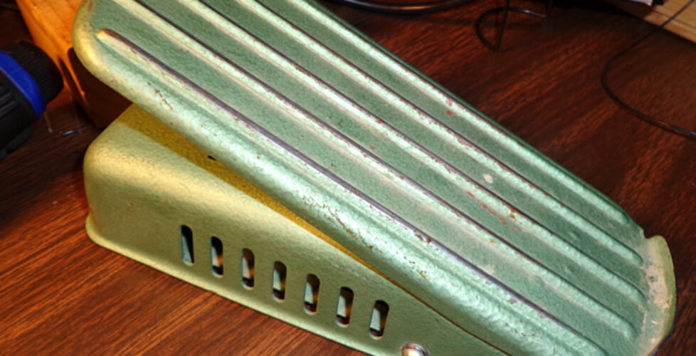 Optical Wah Pedal (sewing machine footpedal)